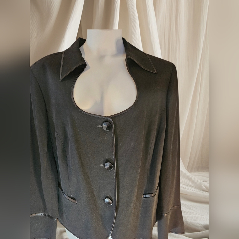 Lafayette 148 New York women's blazer, size 2X.
